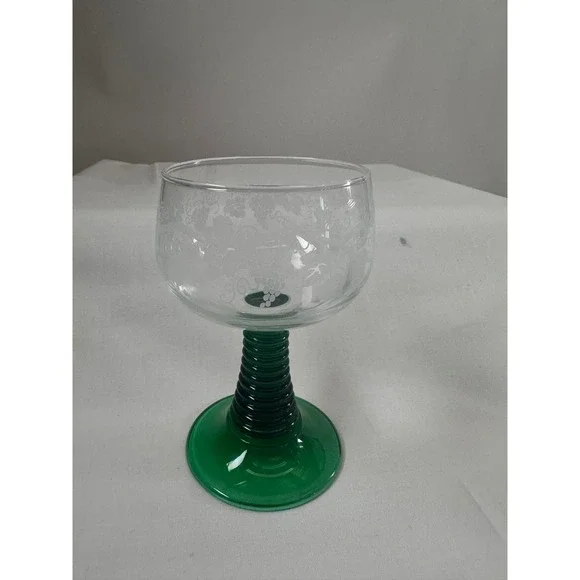 Luminarc France Green Etched Grapevine Wine Glasses beehive Stem ribbed Set of 2 - Picture 12 of 14